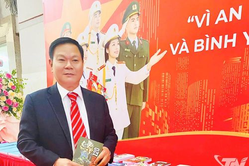 Khi người lính cầm bút