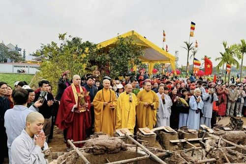 Hưng Yên: Lễ rót đồng đúc tôn tượng chư Phật, Bồ-tát tại chùa Linh Quang