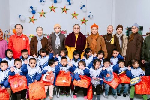 Thanh Hóa: Ban Từ thiện xã hội Phật giáo tỉnh thăm, tặng quà tại xã Trung Lý nhân dịp năm mới 2026