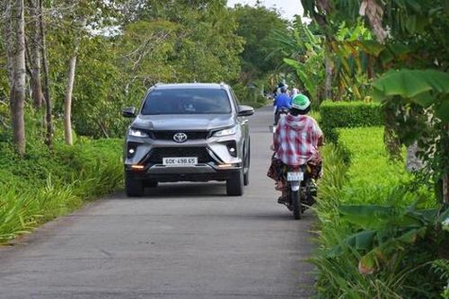 Cà Mau: Giao thông thuận lợi, nông dân thu hoạch lúa phấn khởi