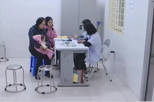 Hà Nội triển khai uống vắc xin Rota trong TCMR từ 2026