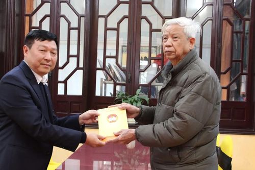 Thăm hỏi gia đình nạn nhân vụ cháy tại phường Hà Đông