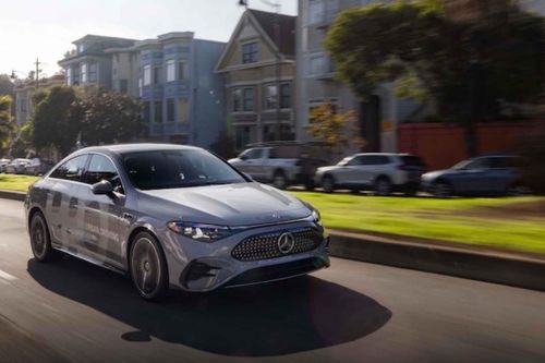 Mercedes-Benz ra mắt hệ thống tự lái đô thị tại Mỹ, giá bằng nửa Tesla