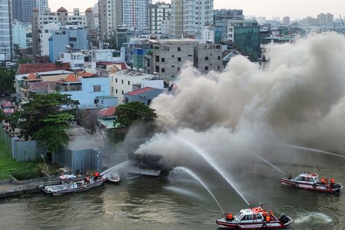 Vụ tàu bốc cháy trên sông Sài Gòn: Tàu không hoạt động, đang trang trí Tết