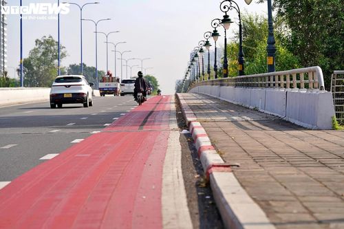 TP.HCM xử lý gần 100 trường hợp vi phạm tại làn xe đạp vừa đưa vào hoạt động