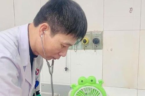 Lần đầu lọc máu thay huyết tương cứu sống bệnh nhi mắc bệnh thần kinh hiếm gặp