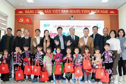 Quỹ Bảo trợ trẻ em của Bộ Y tế mang quà xuân cho hơn 4.000 trẻ em ở Lai Châu