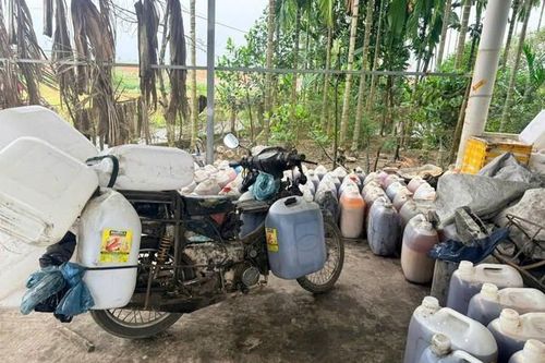 Thu mua gần 2 tấn dầu ăn, mỡ heo đã qua sử dụng để bán kiếm lời