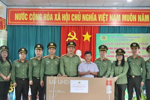 Hành trình nghĩa tình vì nhân dân phục vụ, chia sẻ đồng bào bị ảnh hưởng mưa lũ tại tỉnh Khánh Hòa