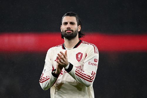 Liverpool tiếp lửa cho cuộc đua vô địch