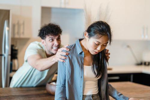 'Khẩu chiến' suốt 3 tuần vì chồng không cho vợ về ngoại ăn Tết