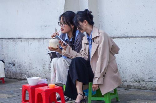 TP.HCM lạnh 17 độ C, dân công sở diện áo măng tô đi làm