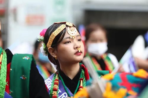 Quốc gia đang ở năm 2082