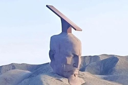 Tượng Hán Vũ Đế gây phẫn nộ