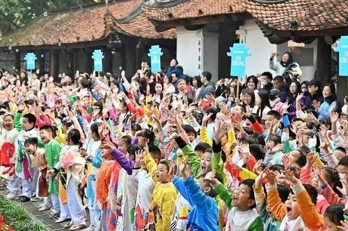 Diễu hành kỷ niệm 950 năm thành lập Quốc Tử Giám
