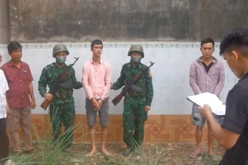 Bắt giữ hai đối tượng tàng trữ trái phép chất ma túy tại Vĩnh Long