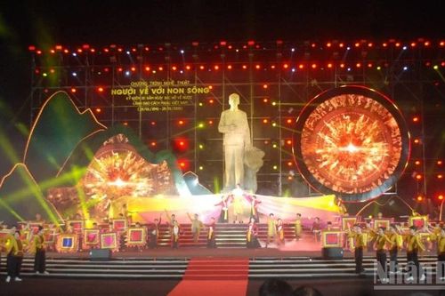 Chương trình nghệ thuật 'Người về với non sông'
