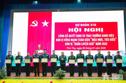 Sư đoàn 316 khen thưởng đơn vị vững mạnh toàn diện, huấn luyện giỏi