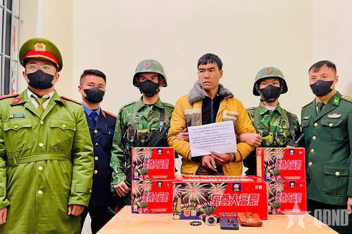 Bộ đội Biên phòng Lai Châu bắt đối tượng vận chuyển pháo hoa trái phép