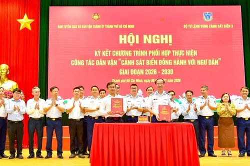 Phối hợp tuyên truyền, củng cố 'thế trận lòng dân' trên biển