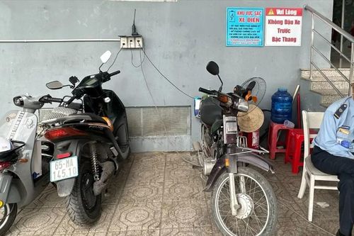 TPHCM triển khai lắp đặt tủ đổi pin xe máy điện trên vỉa hè