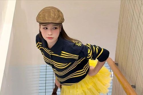 Hot mom Sam khoe nhan sắc ngọt ngào, tự nhận 'hệ điều hành nhõng nhẽo'