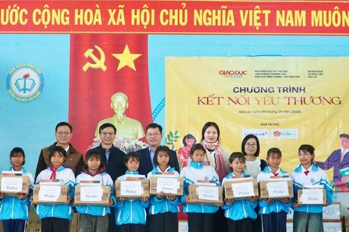 'Kết nối yêu thương' đến với học sinh vùng khó Chơ Long