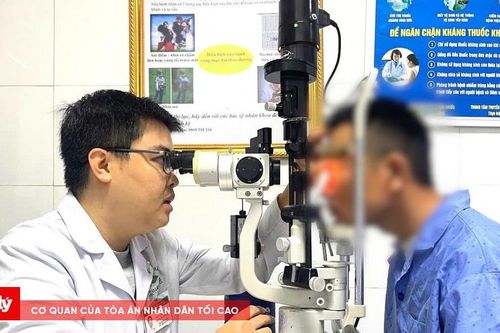 Người đàn ông bị đinh sắt bắn xuyên thấu vào mắt
