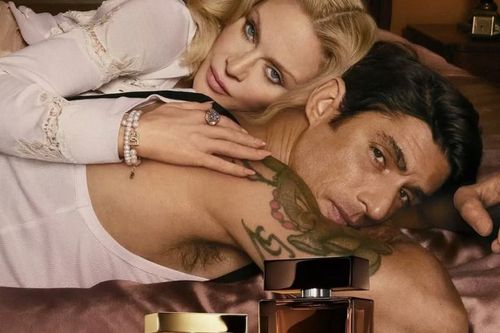 68 tuổi, ca sĩ Madonna vẫn khiến người xem đỏ mặt vì clip ngắn gây sốc