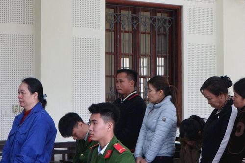 Đường dây tuồn dầu gội, kem đánh răng giả về vùng nông thôn