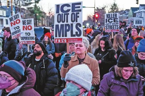 Minneapolis dậy sóng sau vụ nổ súng chết người của lực lượng di trú liên bang Mỹ