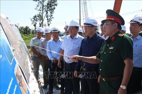 Bộ trưởng Bộ Xây dựng kiểm tra cao tốc Cà Mau - Cái Nước