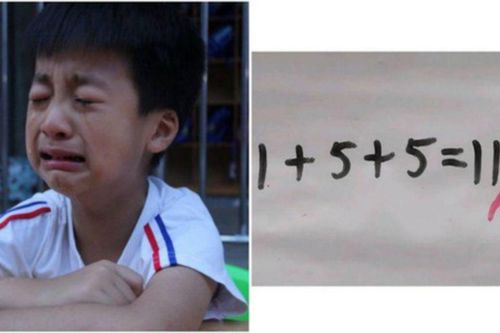 Học trò khóc nức nở vì bài toán '1+5+5=11' bị chấm sai, mẹ liền hỏi giáo viên và nhận được lời giải thích gây bất ngờ
