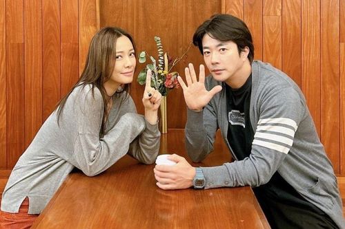 Ảnh cầu hôn lần đầu được công bố của Kwon Sang Woo và Son Tae Young