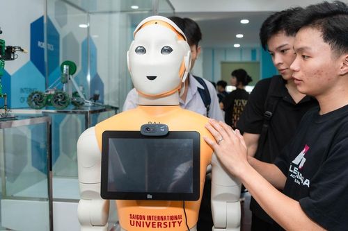 Chuẩn hóa tên trường đại học để bảo vệ người học