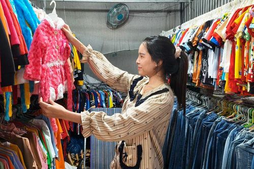 Cuối năm, chi tiêu chặt hơn