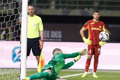 Lucas Chevalier rực sáng trong loạt luân lưu giúp PSG giành Siêu cúp Pháp