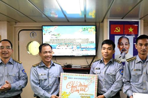Tàu kiểm ngư lên đường làm nhiệm vụ giữ biển dịp Tết