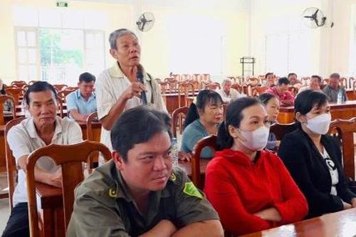 Cử tri xã Vĩnh Bình ý kiến về việc tách thửa đất