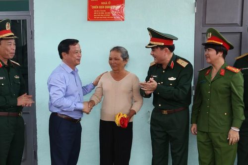 Tết này, người dân vùng bão lũ có nhà mới