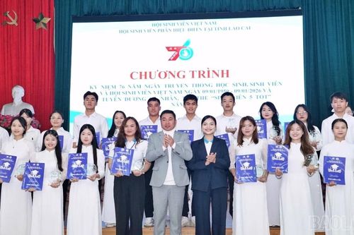 Phân hiệu Đại học Thái Nguyên tại Lào Cai tuyên dương 40 'Sinh viên 5 tốt'