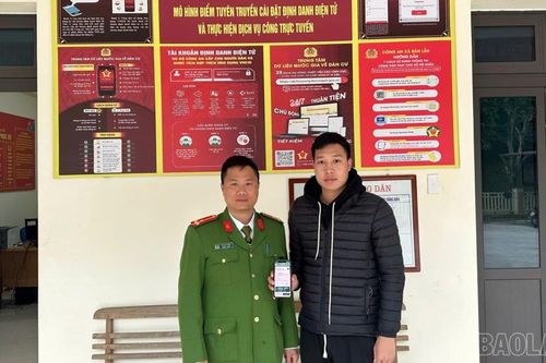 Công an xã Bản Lầu kịp thời giúp người dân nhận lại 100 triệu đồng chuyển nhầm