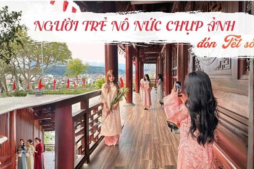 Người trẻ nô nức chụp ảnh đón Tết sớm
