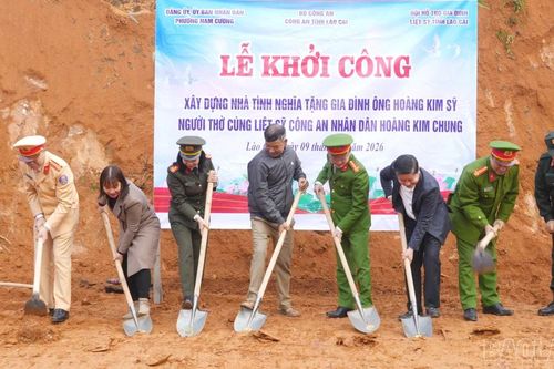 Khởi công xây dựng nhà tình nghĩa tặng thân nhân liệt sĩ Công an nhân dân