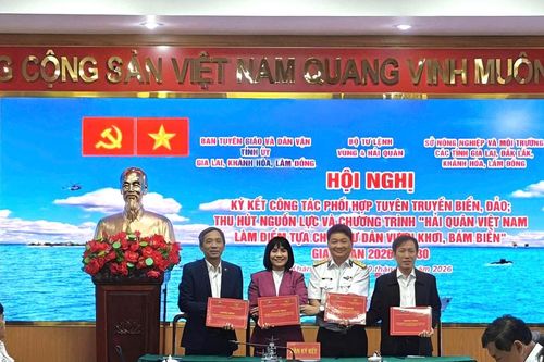 Lâm Đồng ký kết phối hợp tuyên truyền biển đảo với Vùng 4 Hải quân