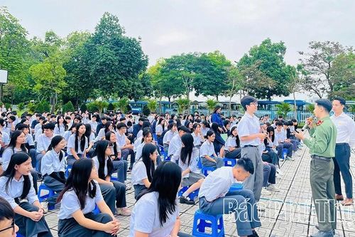 Tuyên truyền cho học sinh, sinh viên không phát tán thông tin tiêu cực trên không gian mạng