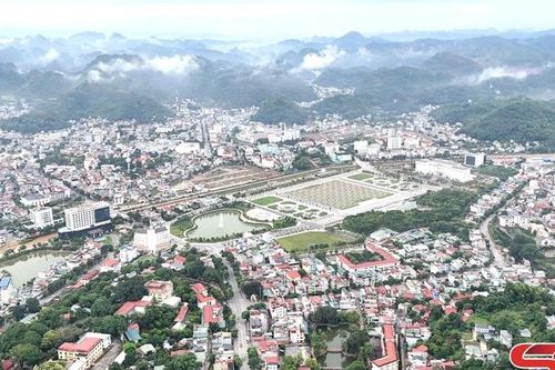 Tháng Giêng trên phố núi