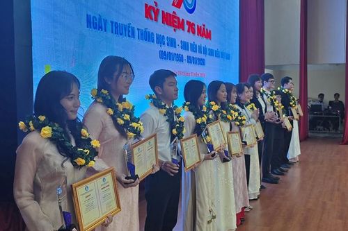 Nhiều sinh viên đạt giải thưởng 'Sinh viên 5 tốt', 'Sao Tháng Giêng' các cấp
