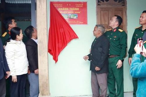 Bộ Chỉ huy quân sự Đà Nẵng bàn giao căn nhà xây mới đầu tiên trong Chiến dịch Quang Trung