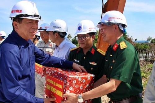 Bộ trưởng Trần Hồng Minh kiểm tra cao tốc Cà Mau - Cái Nước, yêu cầu đảm bảo chất lượng